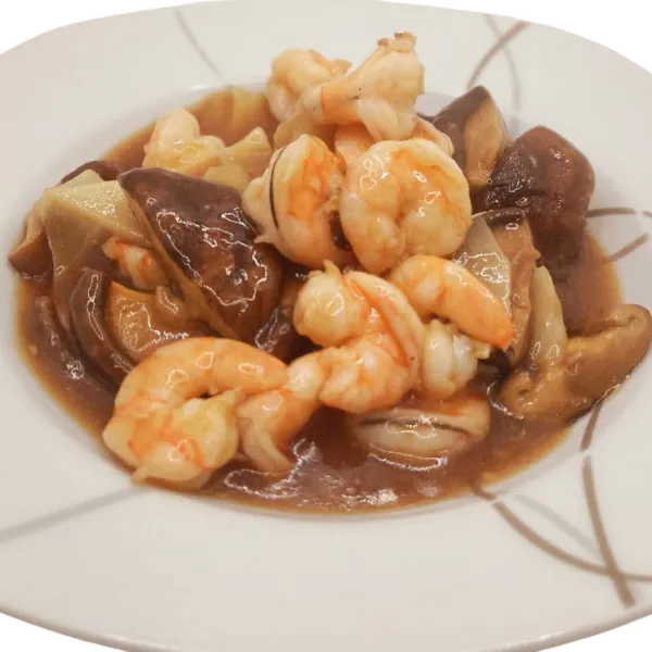 Gambas con bambú y setas